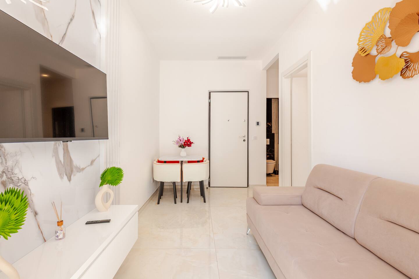 Living room seen from the entrance, with dining corner at the back